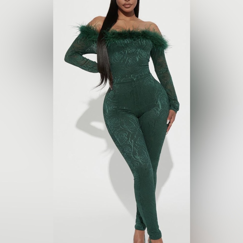 Fashion Nova jumpsuit brand new, size small.